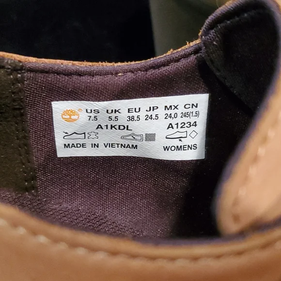 NWOT - Timberland Heeled Boots - Picture 11 of 11